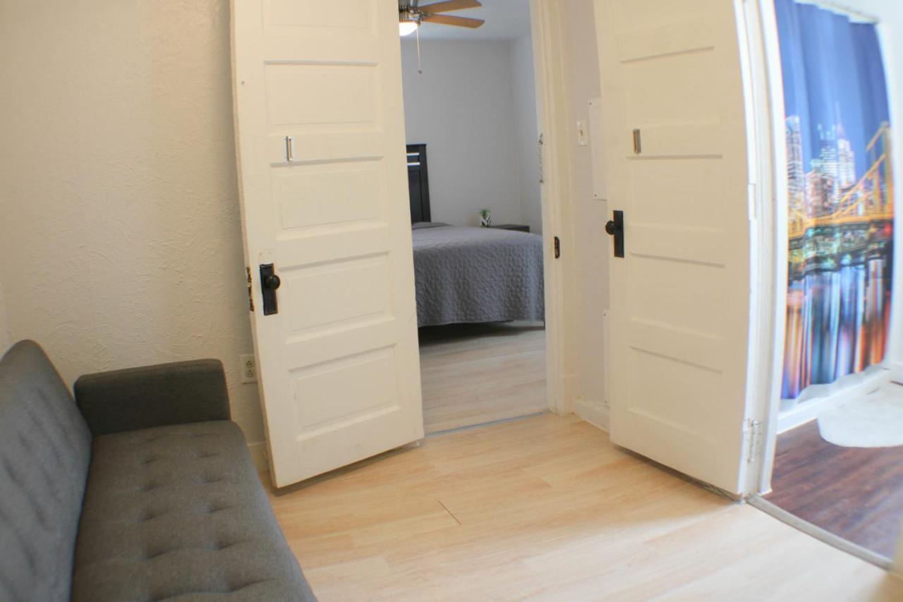 3 Bedroom Southside Pad - Sleeps 8 - Amazing Location Питсбърг Екстериор снимка